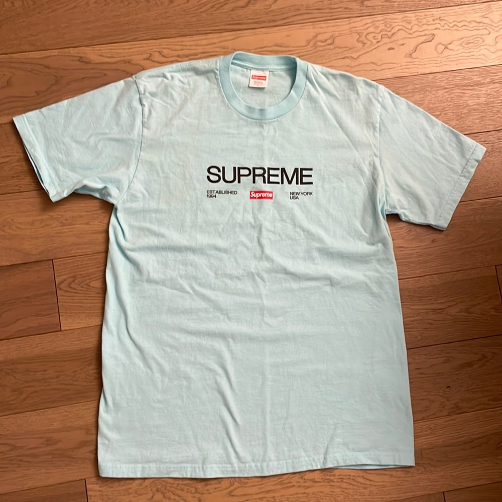 AUTHENTIC Supreme T-shirt